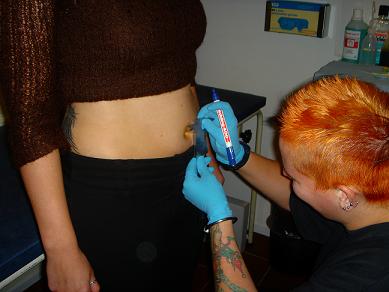 les 8 étapes du piercing au nombril
