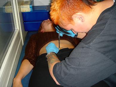 les 8 étapes du piercing au nombril